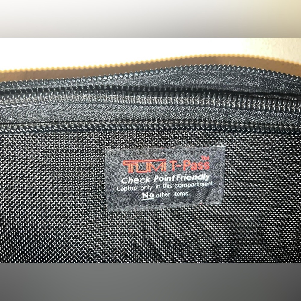 TUMI BRIEFCASE/LAPTOP BAG - Picture 7 of 8